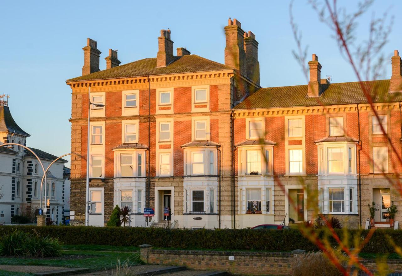 Sea Views Stunning 2 Bedroom Apartment # Lowestoft Exteriör bild