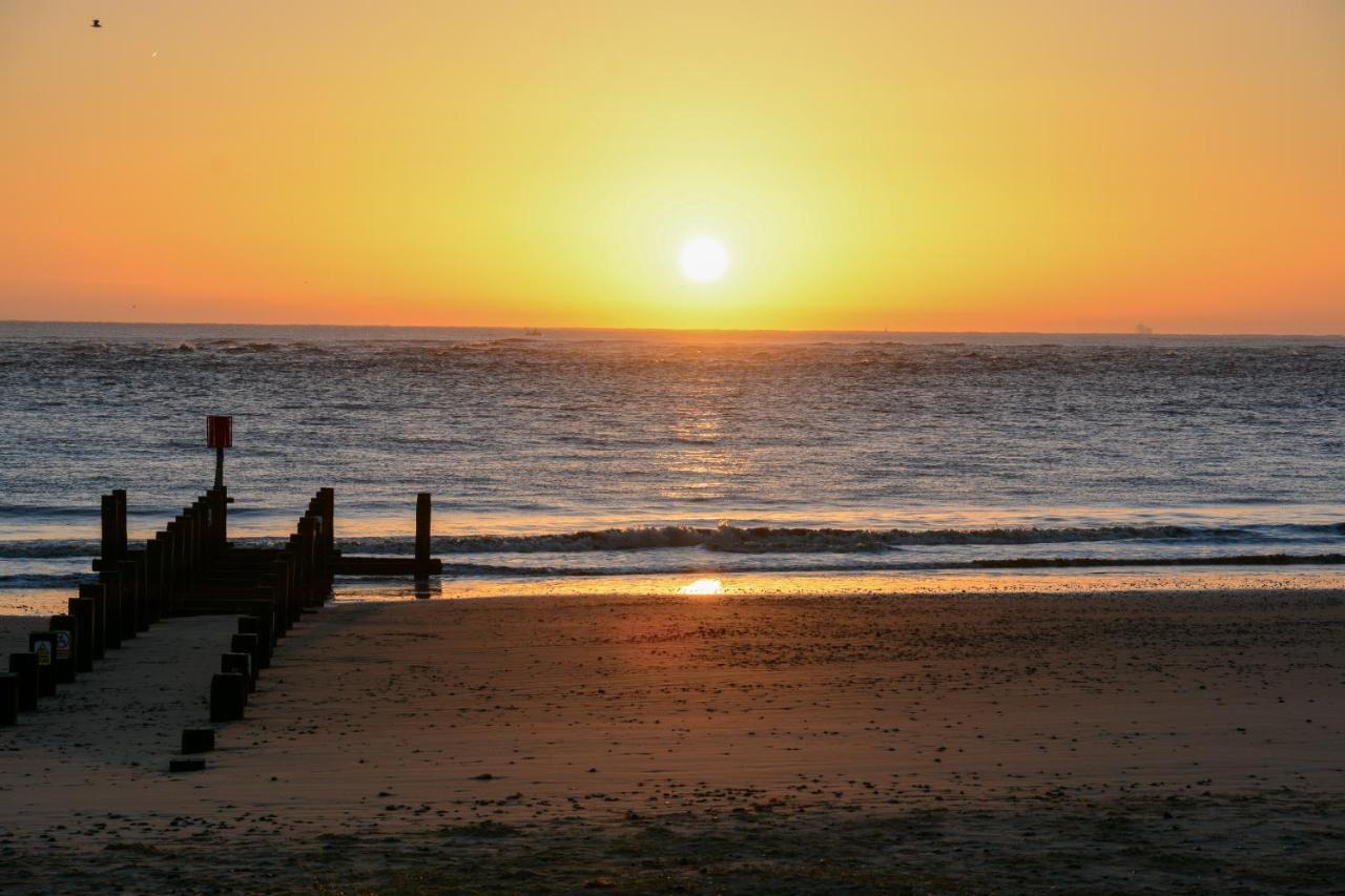 Sea Views Stunning 2 Bedroom Apartment # Lowestoft Exteriör bild
