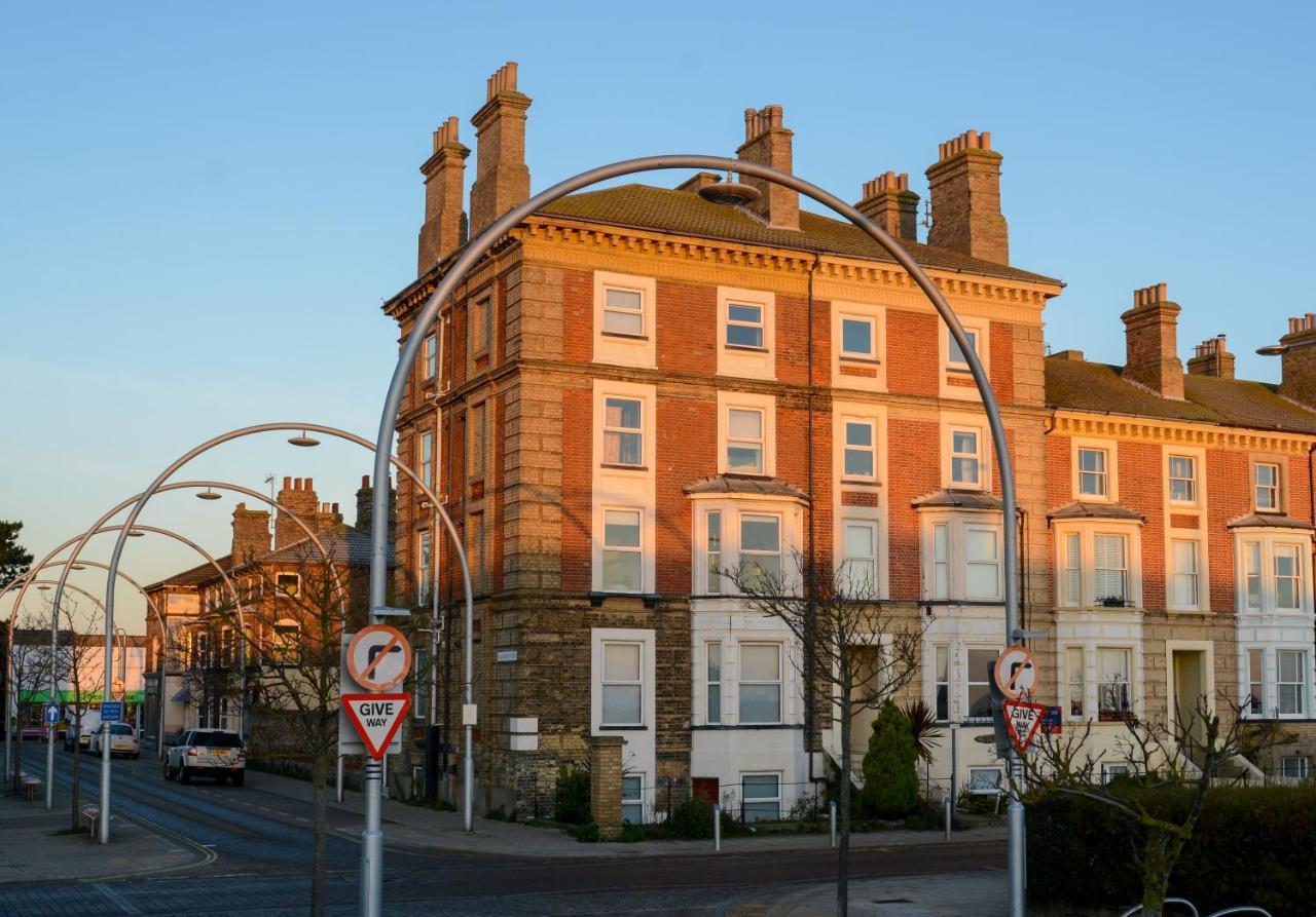 Sea Views Stunning 2 Bedroom Apartment # Lowestoft Exteriör bild