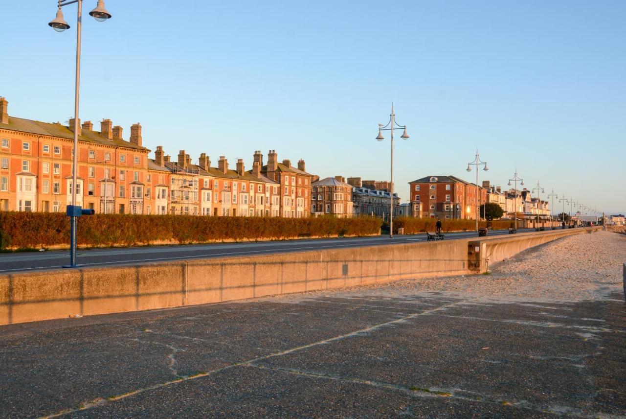 Sea Views Stunning 2 Bedroom Apartment # Lowestoft Exteriör bild
