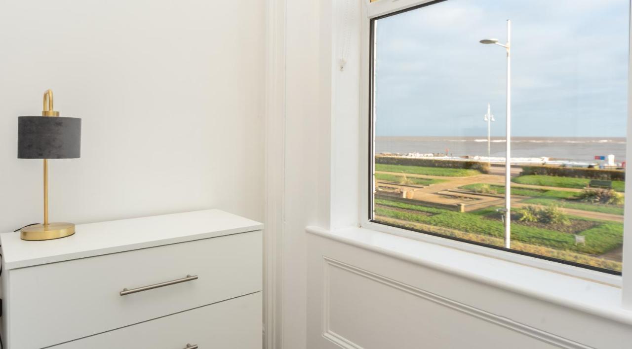 Sea Views Stunning 2 Bedroom Apartment # Lowestoft Exteriör bild